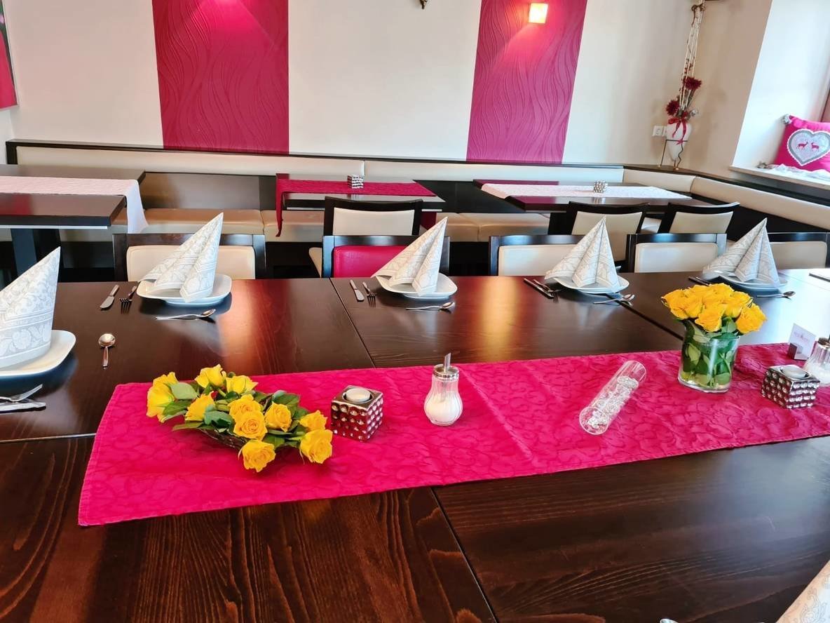 Tisch für eine größere Gruppe, Details